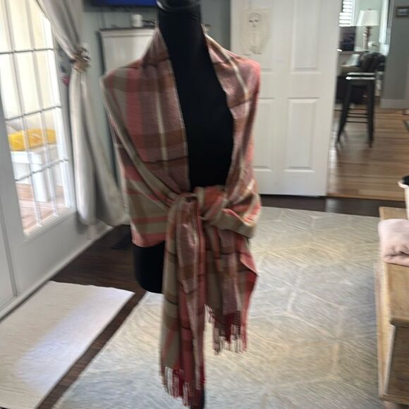 Cashmere and wool blend blanket scarf in Khaki, red and burgundy- EUC! 6.5’x24” - Picture 4 of 4